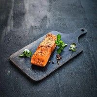 Stremellachsportionen "Pfeffer", heißgeräuchert, 250g Packung (2 Stück) Stremellachsportionen "Pfeffer", heißgeräuchert, 250g Packung (2 Stück)